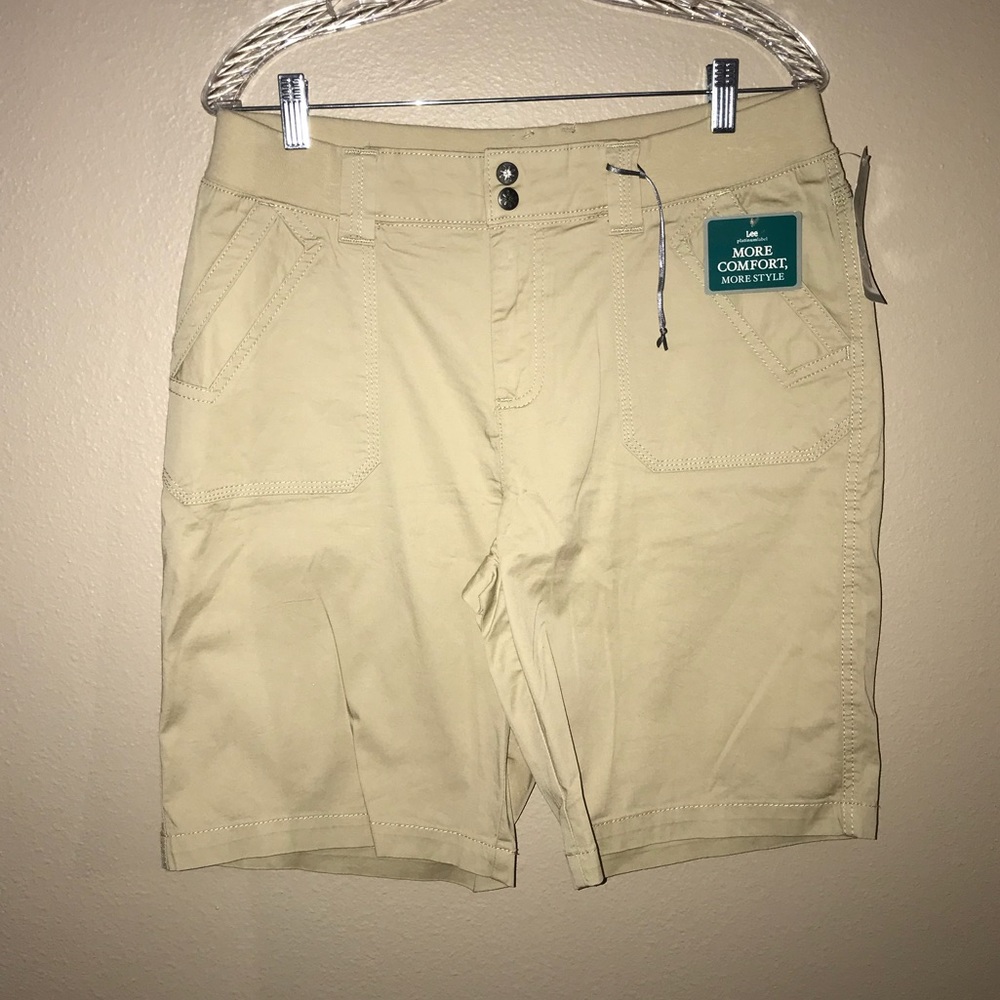 Lee khaki shorts